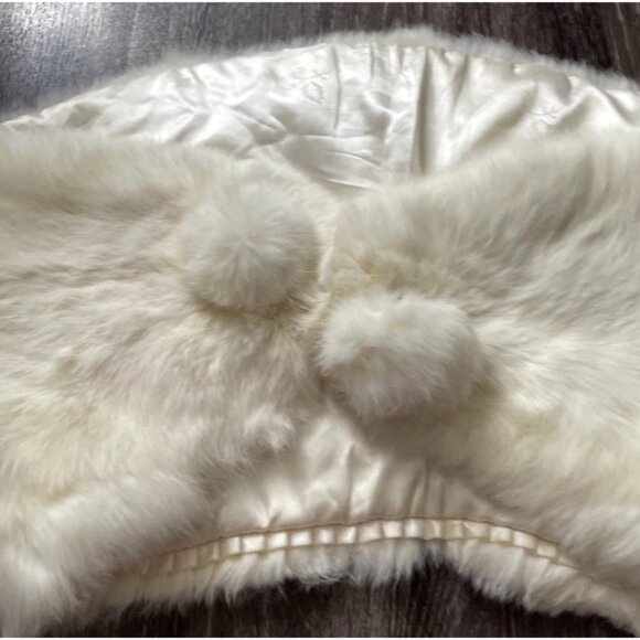 Vintage Rabbit Fur White Over The Shoulder Cape Wrap 70s Scarf Fits Small-Medium - Picture 2 of 16